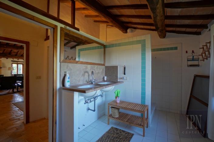 Image No.57-8 Bed Farmhouse for sale