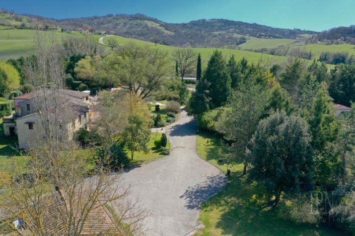 Image No.12-19 Bed Hotel for sale