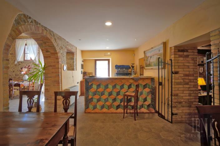 Image No.31-19 Bed Hotel for sale