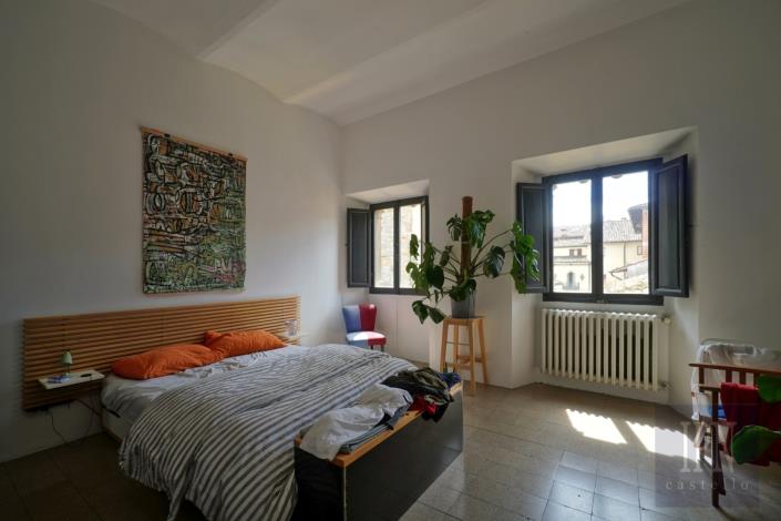 Image No.13-2 Bed Townhouse for sale