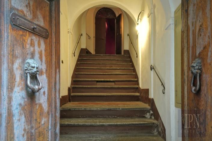 Image No.17-2 Bed Townhouse for sale