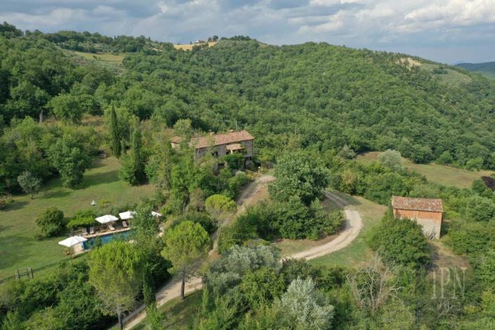 Image No.12-Ferme de 6 chambres à vendre à Monte Santa Maria Tiberina