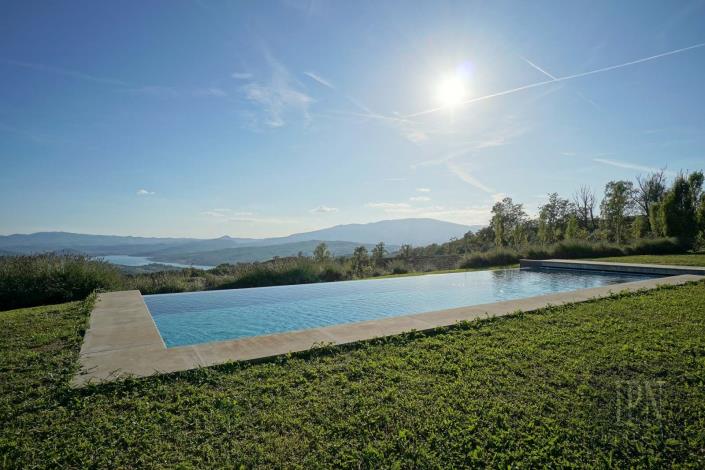 Image No.14-8 Bed Villa for sale