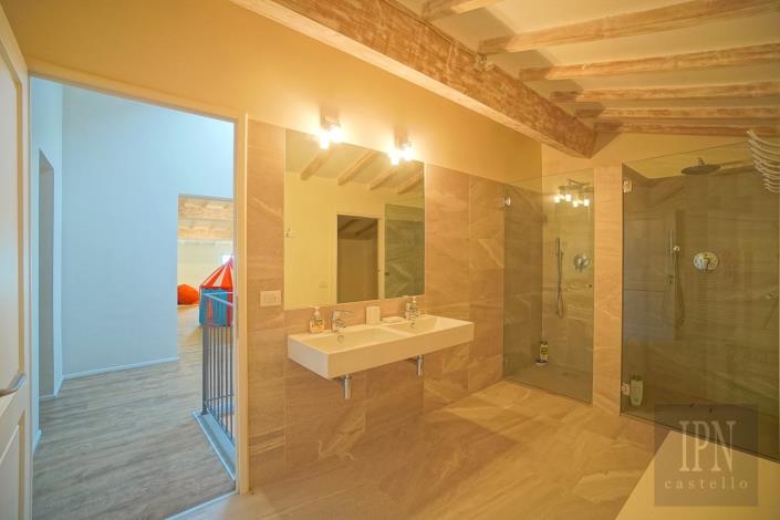 Image No.44-8 Bed Villa for sale