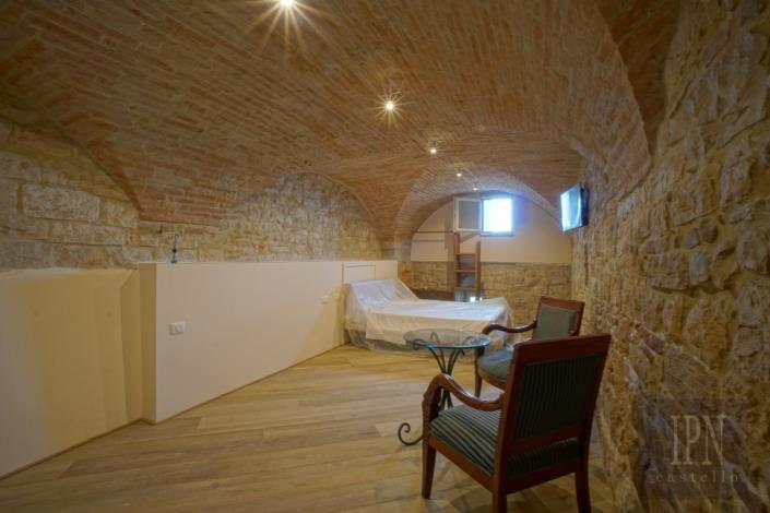 Image No.14-3 Bed Townhouse for sale