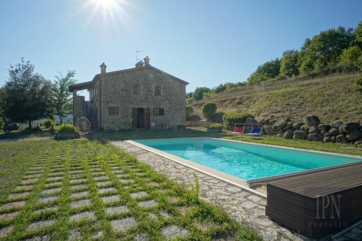 Image No.9-6 Bed Farmhouse for sale