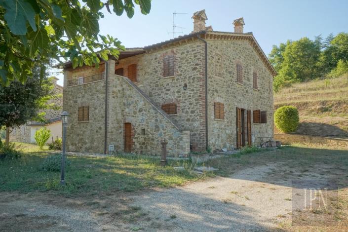 Image No.11-6 Bed Farmhouse for sale