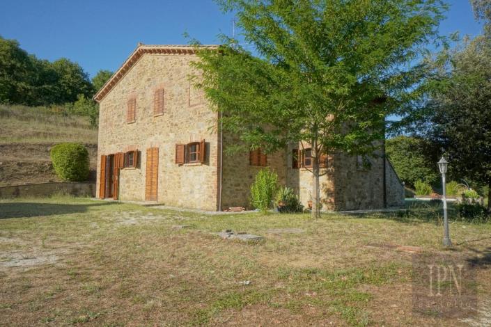 Image No.12-6 Bed Farmhouse for sale