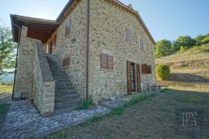 Image No.18-6 Bed Farmhouse for sale