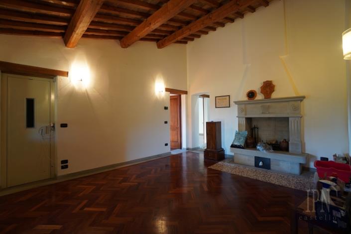 Image No.27-6 Bed Farmhouse for sale