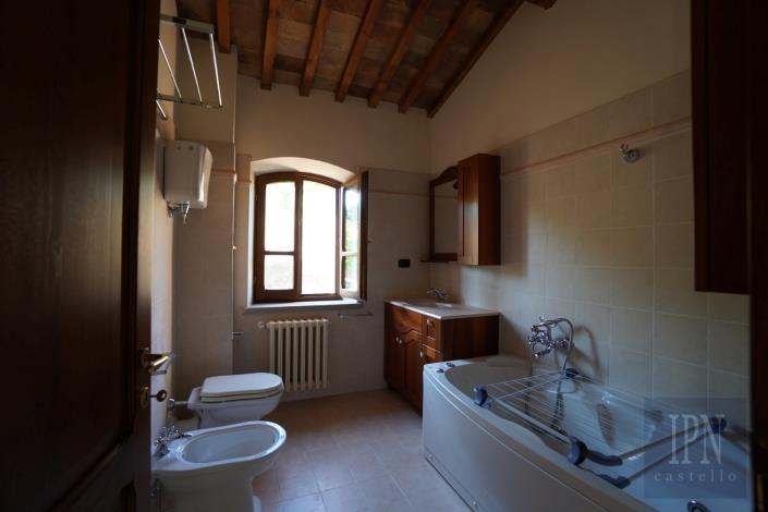 Image No.32-6 Bed Farmhouse for sale