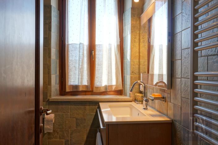 Image No.20-2 Bed Apartment for sale