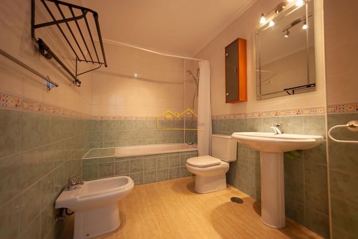 Image No.18-3 Bed House for sale