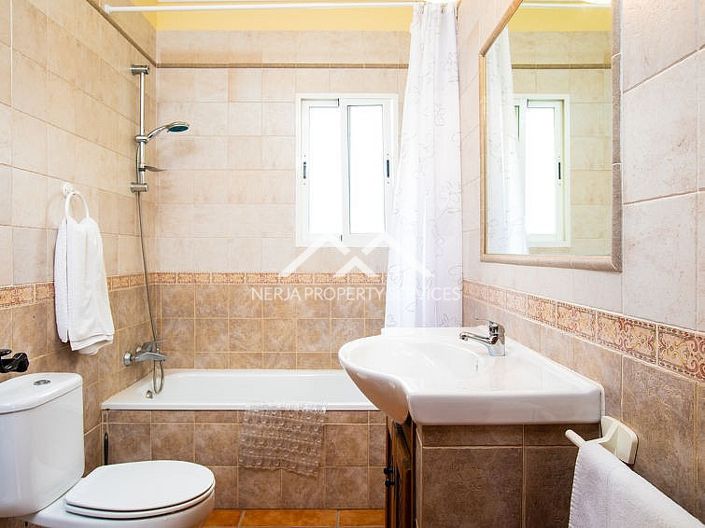 Image No.13-Villa de 4 chambres à vendre à Nerja
