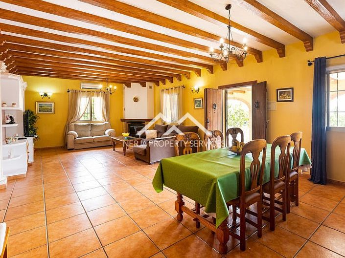 Image No.5-Villa de 4 chambres à vendre à Nerja