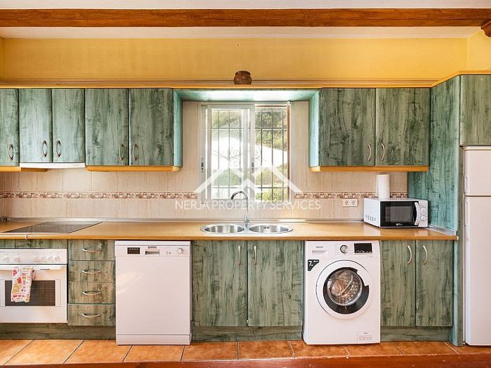 Image No.6-Villa de 4 chambres à vendre à Nerja