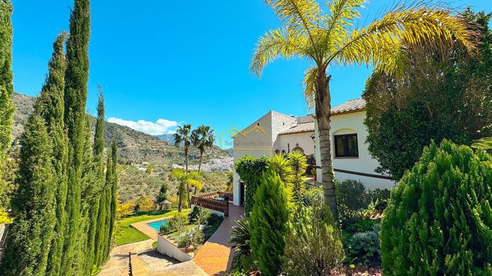 Image No.10-7 Bed Villa for sale