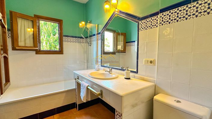 Image No.44-7 Bed Villa for sale