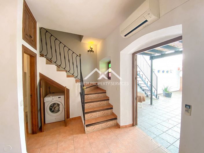 Image No.10-3 Bed House for sale