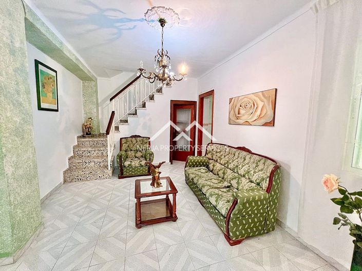 Image No.12-4 Bed Townhouse for sale