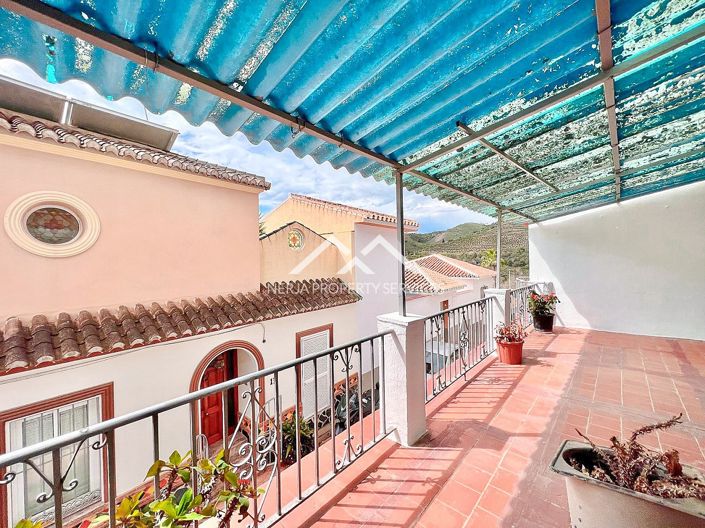 Image No.2-4 Bed Townhouse for sale