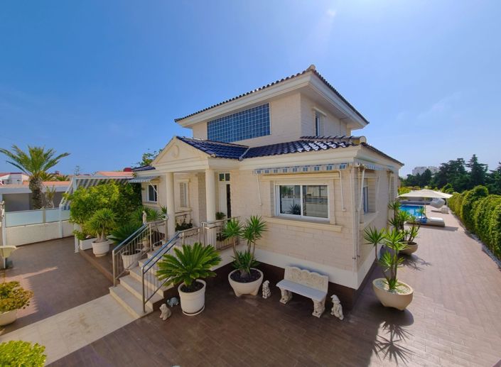 Image No.2-Villa de 5 chambres à vendre à Torrevieja