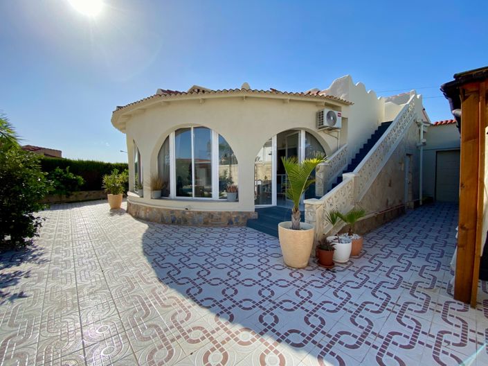 Image No.3-Villa de 4 chambres à vendre à Alicante