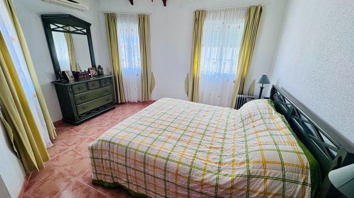 Image No.16-3 Bed Semi-Detached for sale