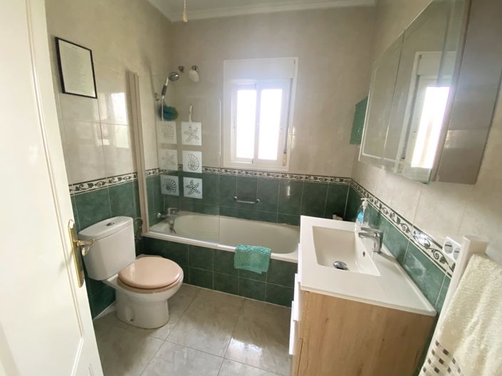 Image No.18-3 Bed Villa for sale