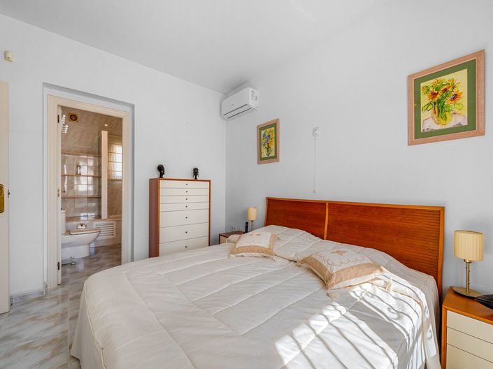 Image No.28-5 Bed Villa for sale