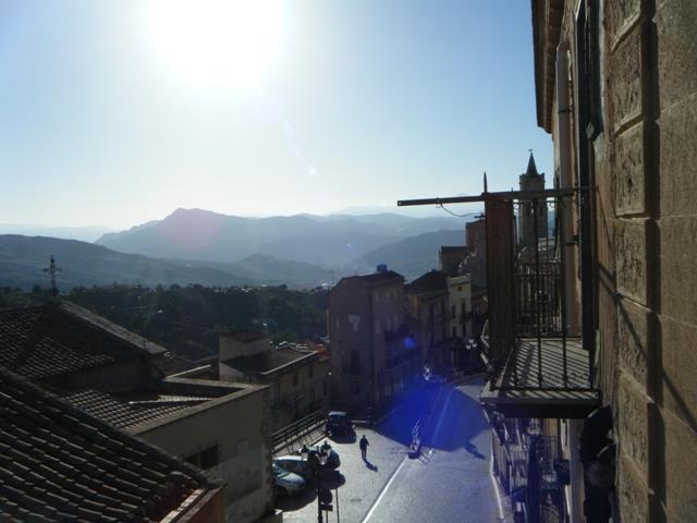 Image No.23-2 Bed Townhouse for sale