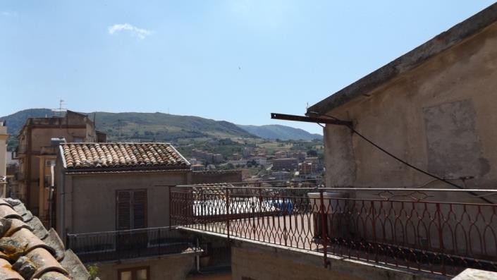 Image No.54-5 Bed Townhouse for sale