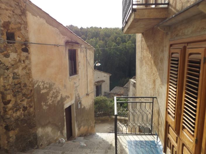 Image No.24-1 Bed Townhouse for sale