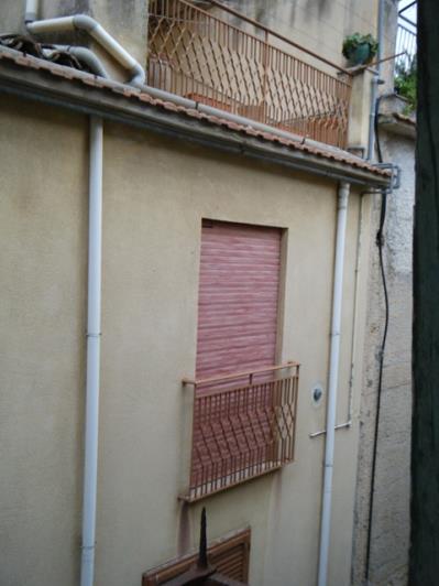 Image No.12-2 Bed Townhouse for sale