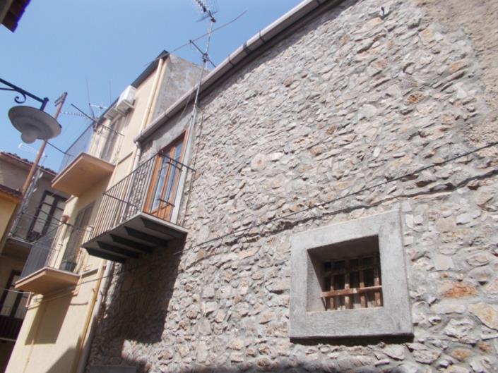 Image No.4-2 Bed Townhouse for sale