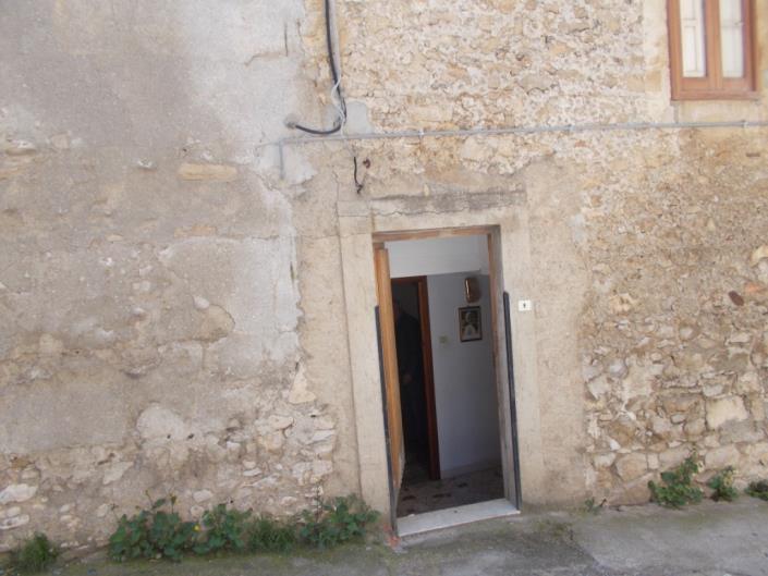 Image No.16-2 Bed Townhouse for sale