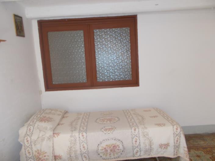 Image No.25-2 Bed Townhouse for sale