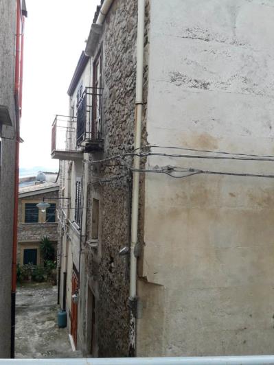 Image No.18-3 Bed Townhouse for sale