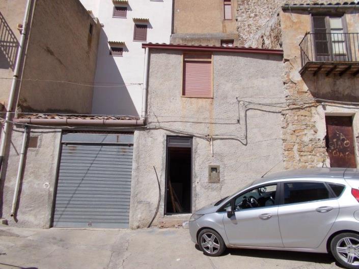 Image No.2-1 Bed Townhouse for sale