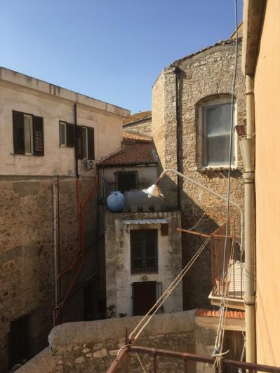 Image No.2-2 Bed Townhouse for sale