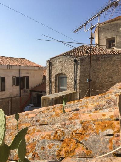 Image No.16-2 Bed Townhouse for sale