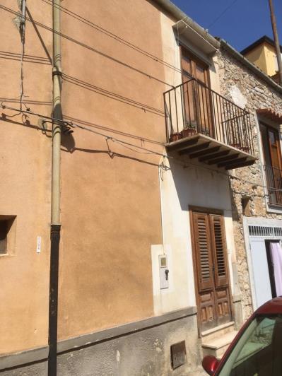 Image No.22-2 Bed Townhouse for sale