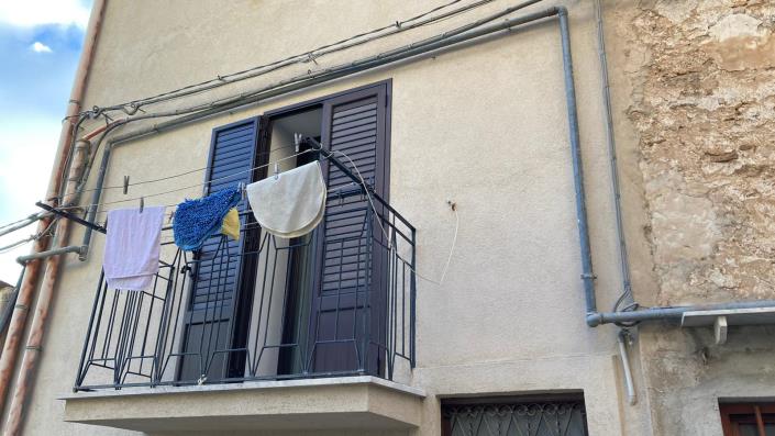 Image No.2-2 Bed Townhouse for sale