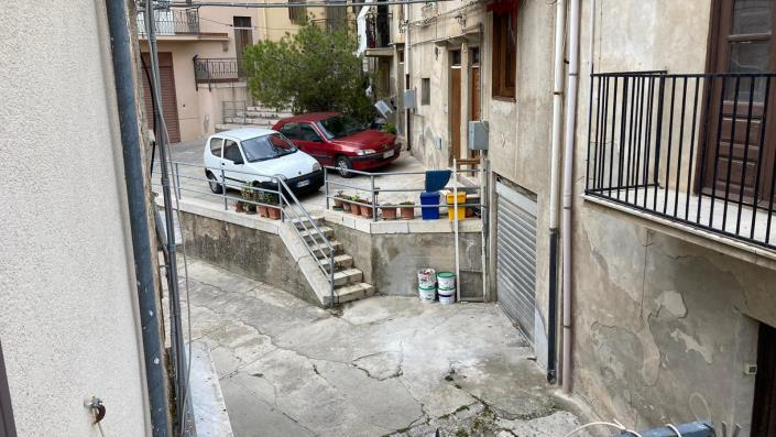 Image No.15-2 Bed Townhouse for sale