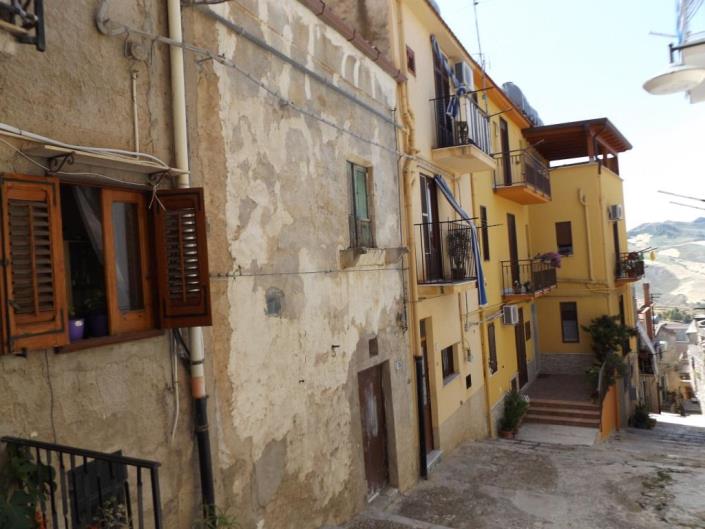 Image No.6-2 Bed Townhouse for sale