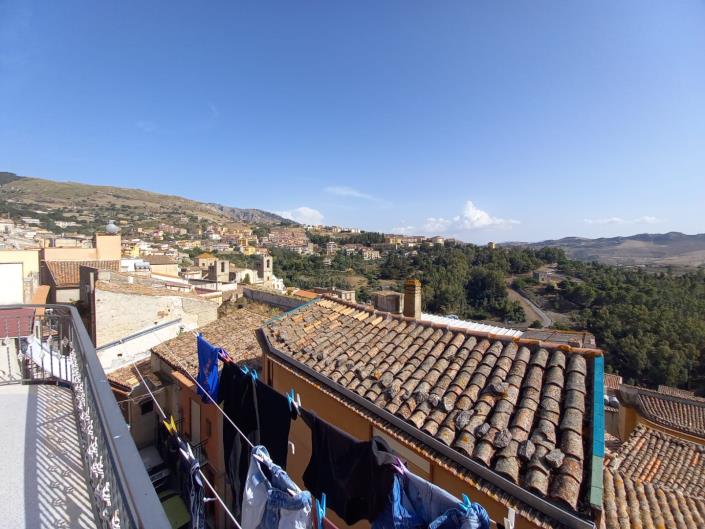 Image No.38-4 Bed Townhouse for sale