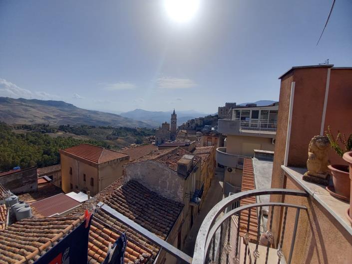 Image No.40-4 Bed Townhouse for sale