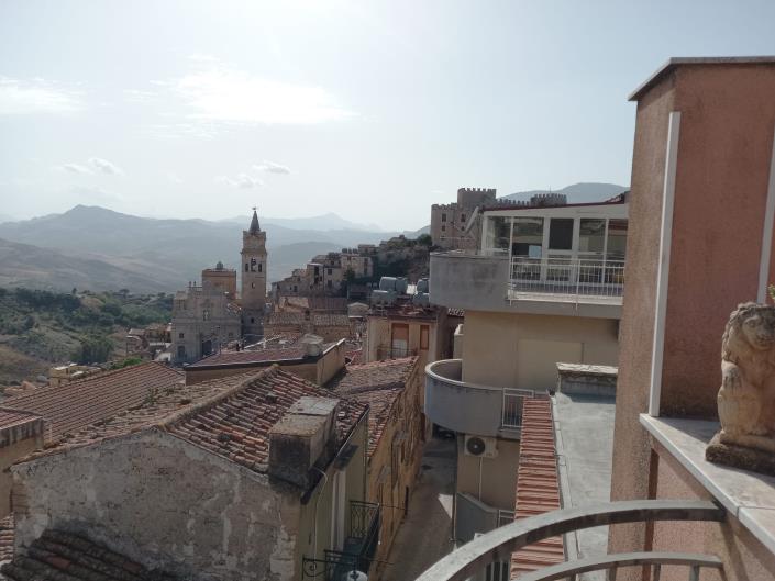 Image No.41-4 Bed Townhouse for sale