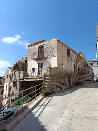 Image No.6-6 Bed House for sale