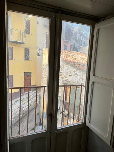 Image No.12-2 Bed House for sale